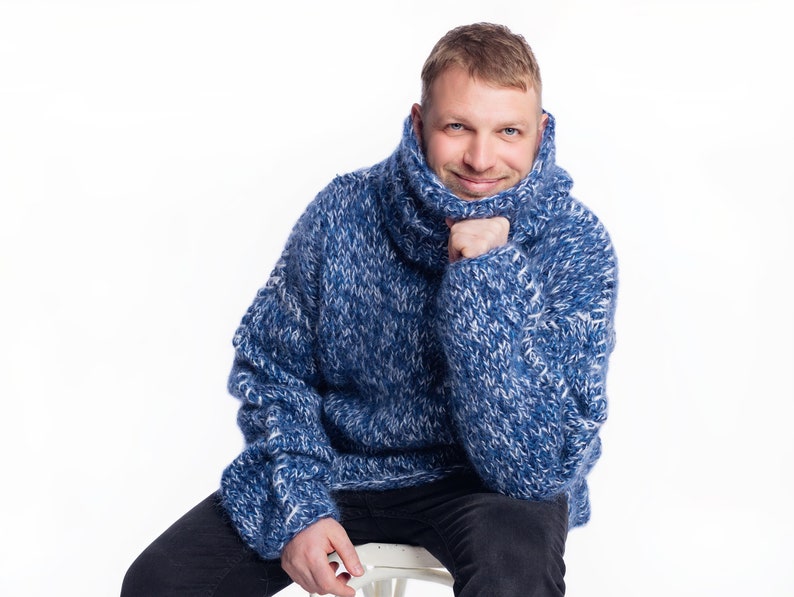 Nouveau gros pull à col roulé en mohair bleu mélange tricoté à la main, longs pulls à col roulé pour hommes, pulls d'hiver tricotés à la mode image 6