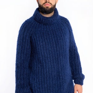 Oversized hand gebreide trui, geribbelde design trui, fuzzy mohair kleding, heren coltrui pullover, brede trui voor mannen, mannen cadeau afbeelding 5