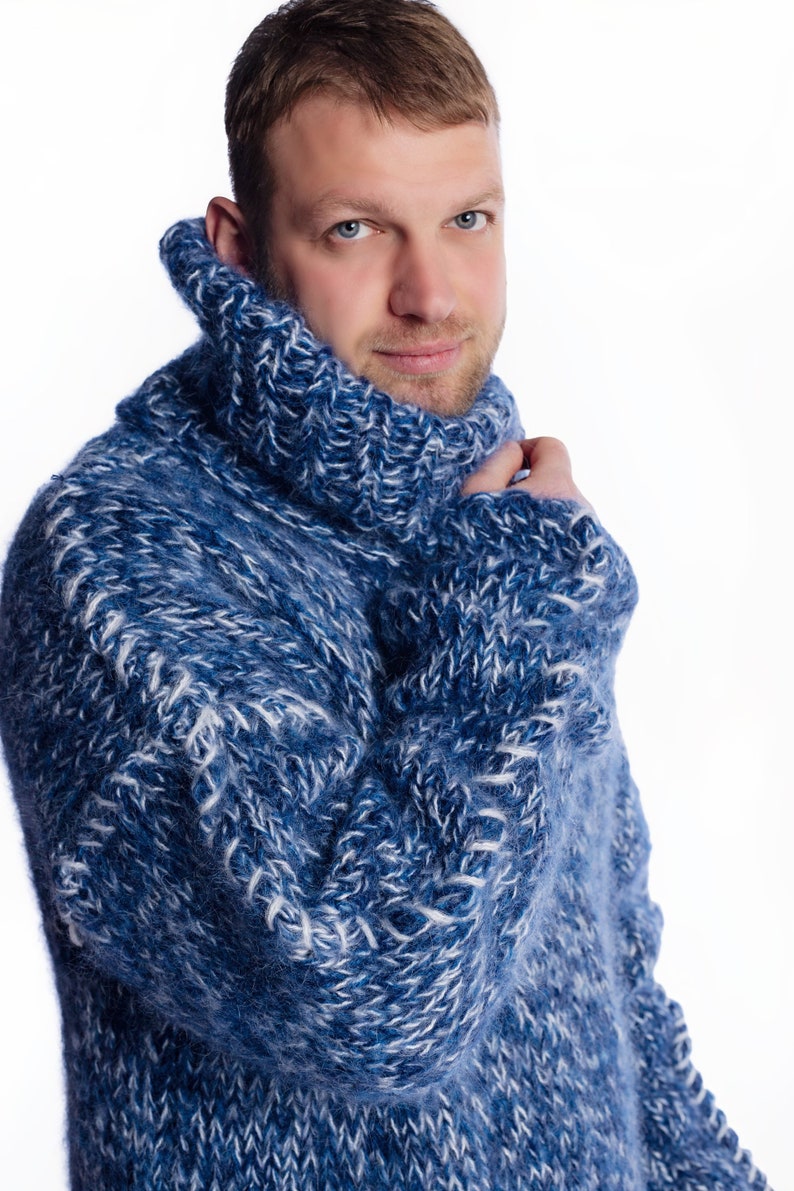 Nouveau gros pull à col roulé en mohair bleu mélange tricoté à la main, longs pulls à col roulé pour hommes, pulls d'hiver tricotés à la mode image 7