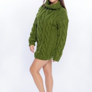 Maglione lavorato a trecce verde, maglione color oliva, maglione progettato su misura, pullover personale, abbigliamento per donne, abiti invernali lavorati a mano immagine 5