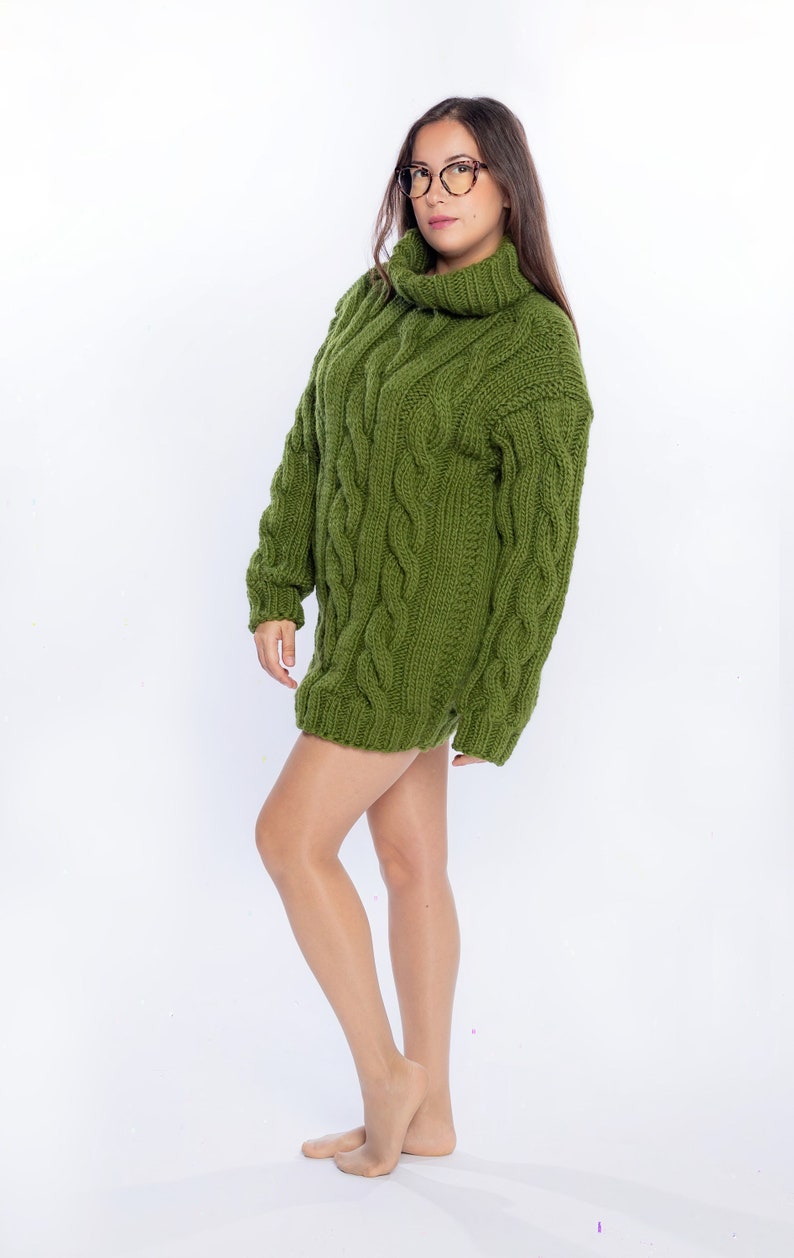 Maglione lavorato a trecce verde, maglione color oliva, maglione progettato su misura, pullover personale, abbigliamento per donne, abiti invernali lavorati a mano immagine 5