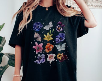Koszula w stylu vintage z prasowanymi kwiatami Moth Shirt Whimsigoth Shirt Dark Academia Boho Shirt Witchcore Cottagecore Wildflower Academia Clothing