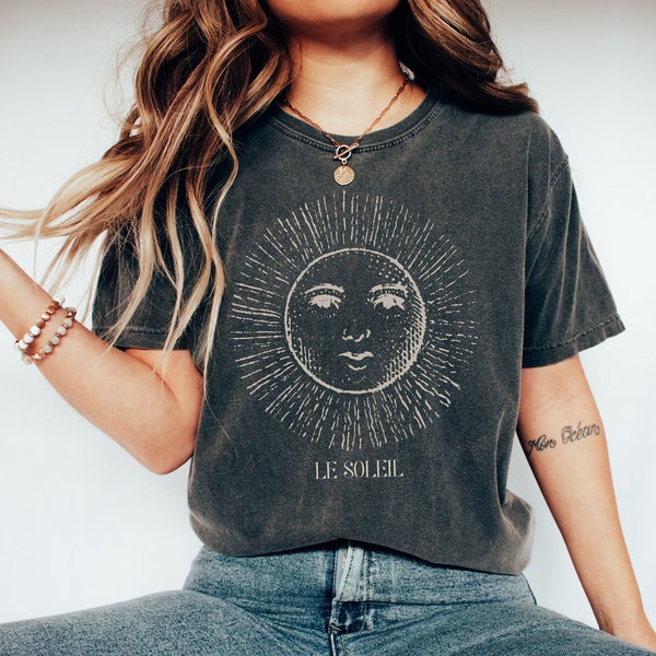 Le Soleil Vintage Style Graphic Tee Aesthetic Shirt Boho Hippe Shirt Granola Retro Sun Moon Shirt Celestial Shirt