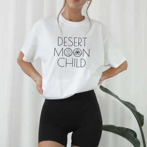 Desert Moon Child Graphic Tee Boho Western Vintage Style Tee Nashville Oversized Aesthetic T-Shirt Boho YeeHaw Shirt Hippie Retro Shirt
