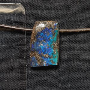 Australische Boulder Opaal Hanger - Keuze uit koord