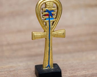 アンク。生命の鍵。エジプトで見事に作られた力強いエジプトの十字架