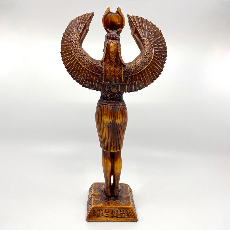 Den skyddande bevingade gudinnan Isis-statyn - Kraftfull staty av Isis med brun forntida egyptisk färg - Aktiverad och handgjord i Egypten bild 3