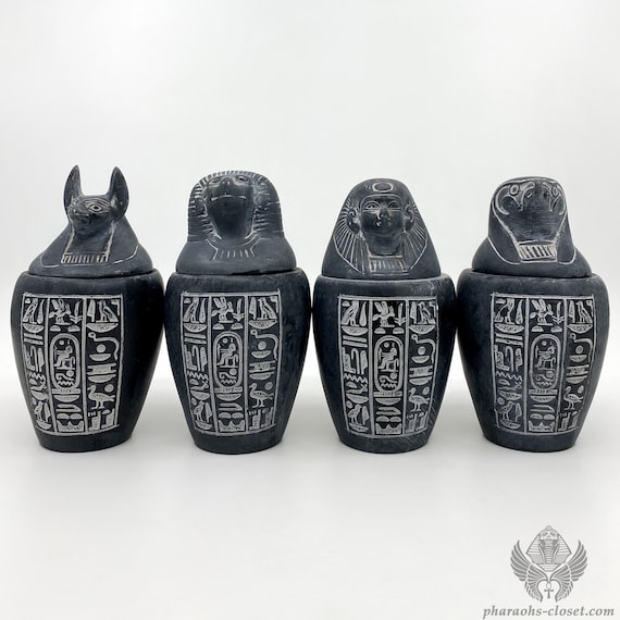 神聖な象形文字が刻まれた玄武岩のカノプス壺セット - 祭壇や神殿用の