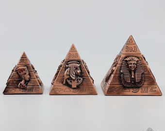 真鍮製エジプトピラミッド3個セット。手作りの古代エジプト装飾