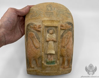 ギザの古い骨董品店で50年前のエジプトの石板が発見される - 古代