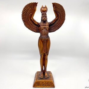 Den skyddande bevingade gudinnan Isis-statyn - Kraftfull staty av Isis med brun forntida egyptisk färg - Aktiverad och handgjord i Egypten bild 1
