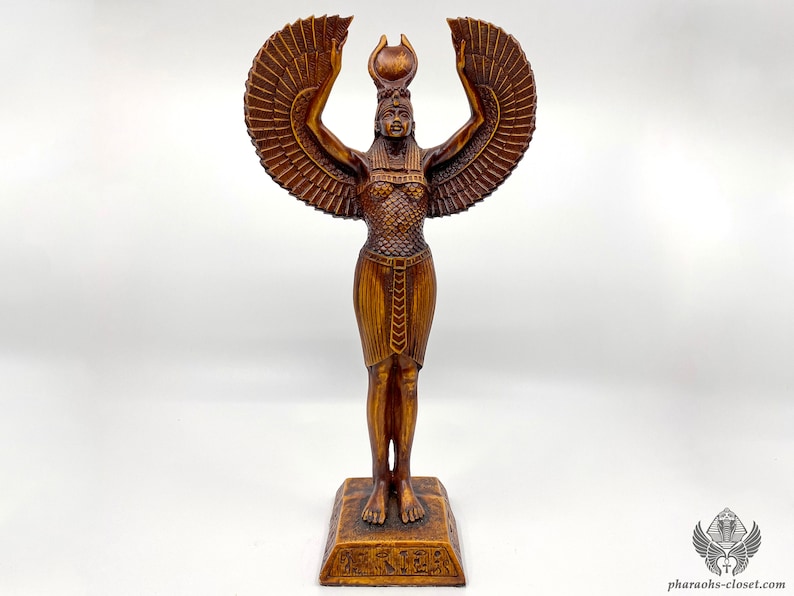 Den skyddande bevingade gudinnan Isis-statyn - Kraftfull staty av Isis med brun forntida egyptisk färg - Aktiverad och handgjord i Egypten bild 1