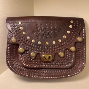 Handmade leather shoulder bag - Natural Leather bag, Handcrafted with Love. Gift for her, Traditional Handbag - Unique design