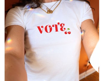 Chemise électorale, chemise de vote, votez contre, cadeau féministe ajusté, chemise politique, chemise de vote femme, haut court de l'an 2000, t-shirt féministe drôle