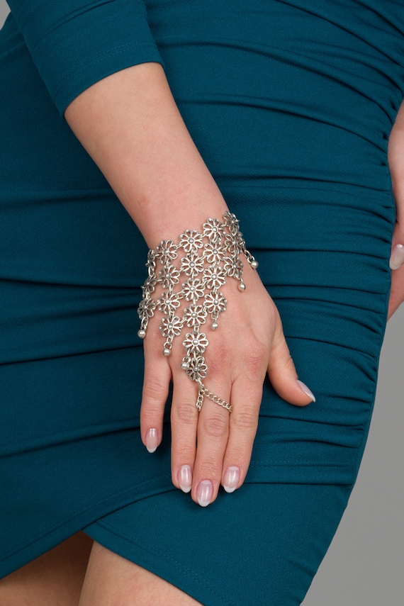 Gothic Spider Design Bracelet Ring Vintage Ring Hand Chain Bridal Hand  Chain, Arm Chain | SHEIN USA