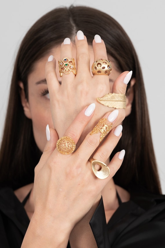 MULTICOLOUR GOLD PLATED FLOWER ADJUSTABLE TOE RING – Sanvi Jewels