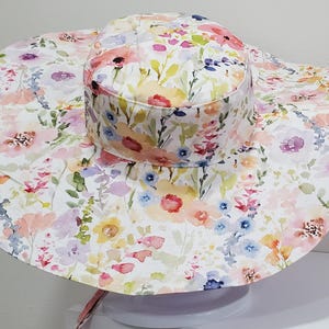 Lack Of Color Floral Wide-Brim Sun Hat - Pink & White Springtime lullabies in our favourite + sun protection  main image 4