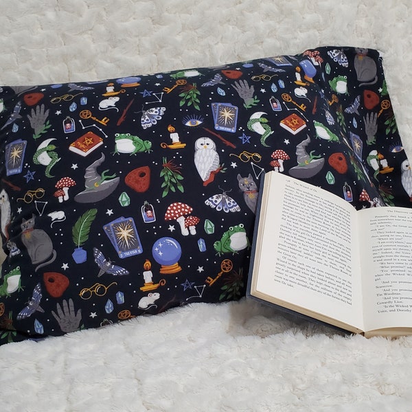 Magic Themed Flannel Pillowcase, Queen/King/Sham, Wizard Icon Bedding