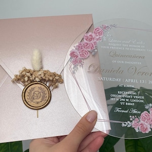 Acryl Quinceamaßa Einladung, Quinceaños Einladung, 15 Años, Geburtstagseinladung, Rosa Blumen Quinceañainladung. Rose Perle Umschlag