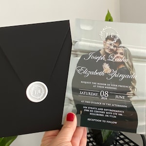 Convite de casamento com foto, convite de casamento em acrílico, convite em acrílico transparente, convite impresso branco, envelope preto selo de cera branco