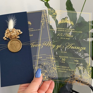 Invitación de 15 años, Quinceañera, Invitación de quince, Invitación de cumpleaños acrílica, Medio sobre azul marino, Sello de lacre dorado y flores secas