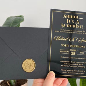 Schwarze Acryleinladung, Geburtstagseinladung, Schwarze Acrylhochzeitseinladung, Schwarzer Umschlag, Goldfolie gedruckt, Einladungskarte