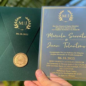 Emerald green velvet envelope, Frosted acrylic wedding invitation, Wedding invitation with emeral green velvet envelope, Wedding invitation