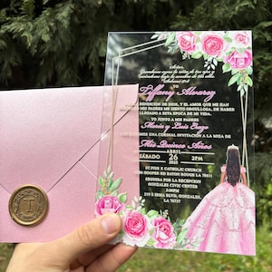 Quinceaños Einladung, Acryl Quinceaños Einladung, 15 Años, Quitte Einladung in rosa Kleid, Blumeneinladung, Rosa Perle Einladung
