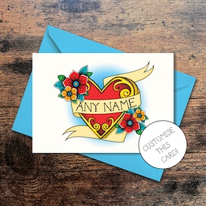 Tarjeta de felicitación personalizada con corazón y flores. Añade cualquier nombre. Cumpleaños, aniversario o celebración. Tatuaje. Arte popular. Envío gratuito al Reino Unido.