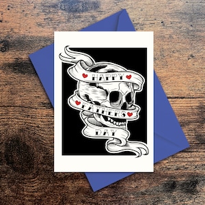 Biglietto di auguri per la festa del papà con teschio e striscione - Tatuaggio - Rock n Roll - Compleanno gotico - Festa del papà alternativa - Biglietto di auguri - Spedizione gratuita nel Regno Unito