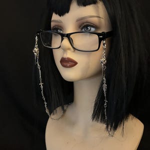 Nevermore glases chain: gothic chain, goth eyewear, Alt accessory, alternative accessories, birdskull, witchy, witch, pagan, feather