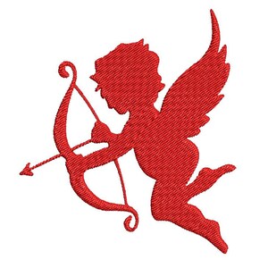 Puede incluir: Silueta bordada roja de un cupido con alas, sosteniendo un arco y una flecha.