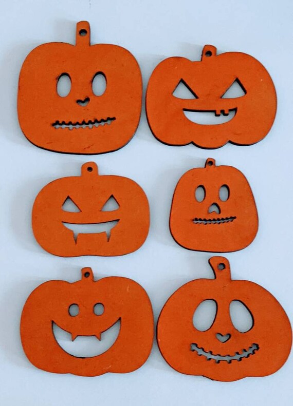 ハロウィンをテーマにした花輪や飾り用のカボチャのファイル - 工芸品