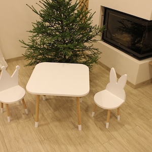Ensemble table et chaises pour tout-petit de haute qualité/Meubles pour enfants jouant/Ensemble table et chaises en bois pour enfants faits main/Cadeau pour tout-petit/Table Montessori image 5