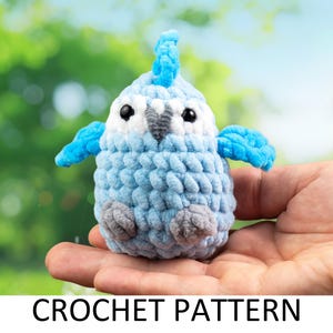 Patrón de crochet de arrendajo azul. Peluche fácil sin costura. Pájaro de peluche en miniatura. Animal de peluche tejido a crochet.