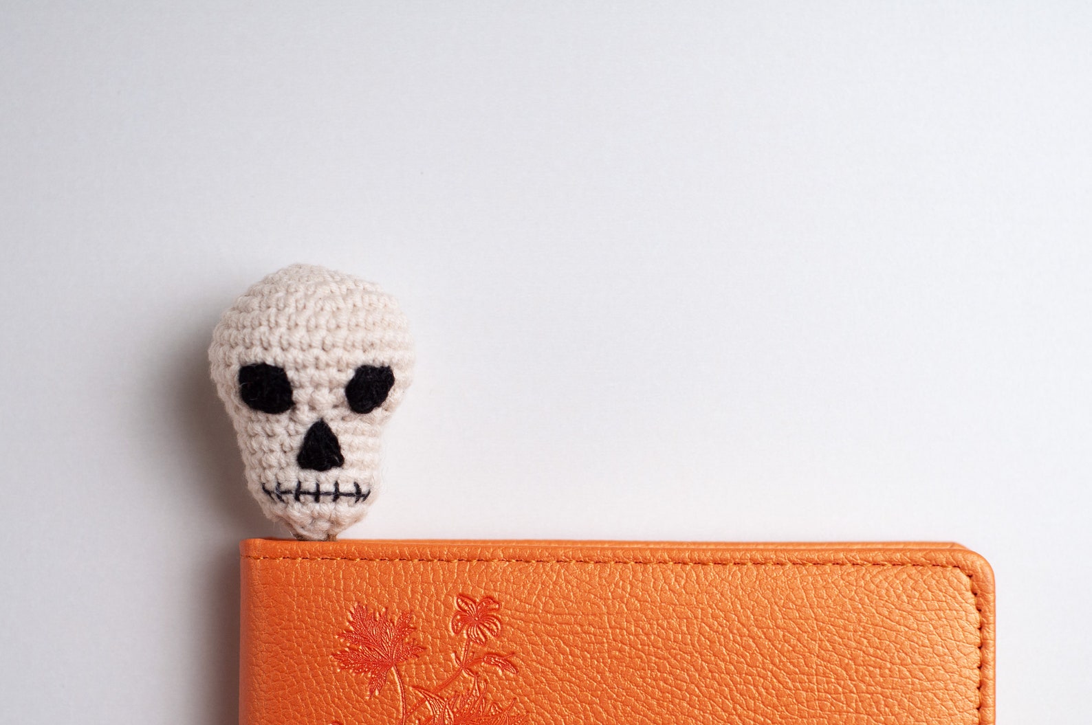 Skull and Bones Bookmark Crochet Pattern. Crochet Halloween Bookmark ...