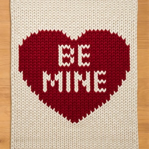BE MINE Red Heart Finger Knitting Pattern. Chunky Knit Blanket Pattern. Chunky Blanket Pattern