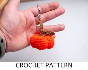 Patrón de llavero de calabaza a crochet. Patrón de calabaza de Halloween. Patrón de llavero amigurumi de Acción de Gracias. Llavero con dije. Patrón de crochet de otoño