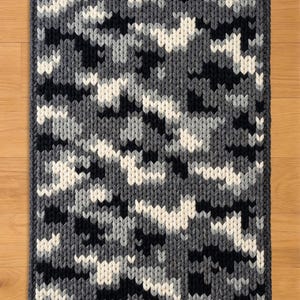 Winter Camouflage Print Finger Knitting Pattern. Chunky Chenille Yarn Knit Blanket Pattern