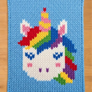 Patrón de tejido de unicornio con los dedos. Patrón de manta tejida con hilo grueso de chenilla.