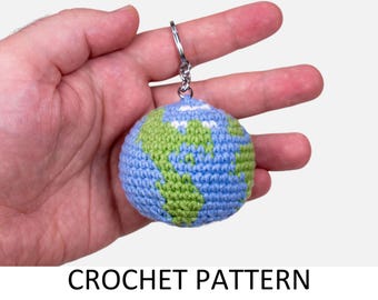Haakpatroon aarde sleutelhanger. Planeet aarde patroon. Patroon amigurumi-sleutelhanger. Bedelpatroon ruimtesleutelhanger.