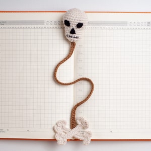 Skull and Bones Bookmark Crochet Pattern. Crochet Halloween Bookmark ...