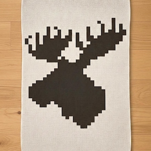 Patrón para tejer a mano con silueta de alce. Patrón para tejer a mano con hilo de chenilla grueso.