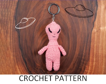Alien Keychain Crochet Pattern. Humanoid Pattern. Space Amigurumi Keychain Pattern. Astronaut Keyring Charm Pattern.