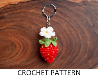 Erdbeere Schlüsselanhänger Häkelanleitung PDF. Niedliches Amigurumi Schlüsselanhänger Accessoire. Cooles Beeren und Blumen Charm Geschenk für Jugendliche. Taschen Dekor