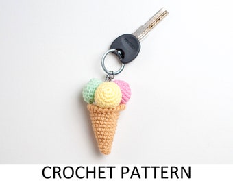 Wzór szydełkowy na brelok w kształcie rożka z lodami. Wzór na lody. Wzór na brelok z jedzeniem Amigurumi. Wzór na zawieszkę na klucze.