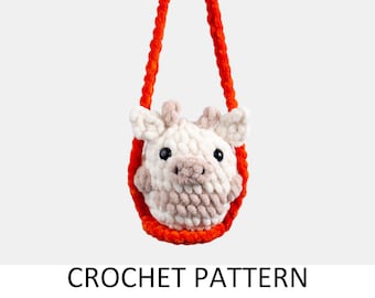 Virkmönster med ko. Virkad bilhängare. Mönster med plysch av höglandsko. Bilberlock med ko på gunga. Mönster med amigurumi-plysch av bondgårdsdjur.