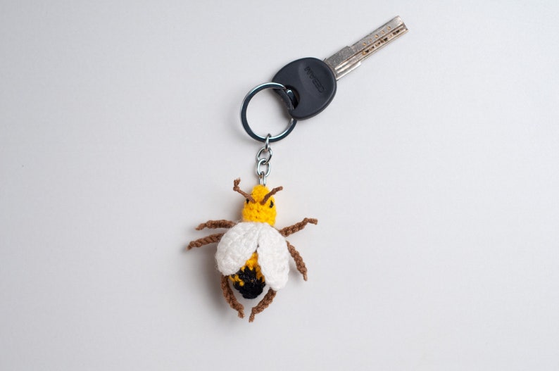 Bee Keychain Crochet Pattern. Honey Bee Pattern. Bumblebee Pattern