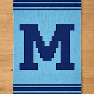 Patrón para tejer a mano con la letra inicial M. Patrón para manta de punto grueso. Monograma en mayúscula.