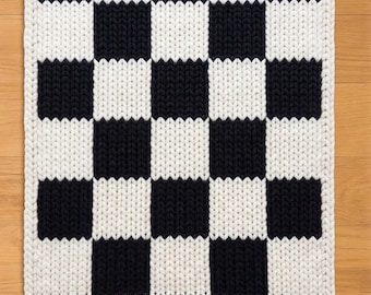 Checkerboard Print Finger Knitting Pattern. Chunky Chenille Yarn Knit Blanket Pattern